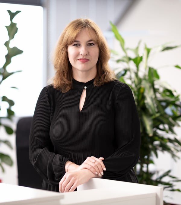 Ms. Julia Binemann