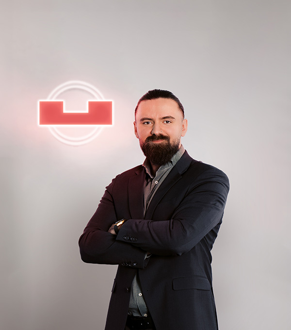 Herr Gianluca Carbone 