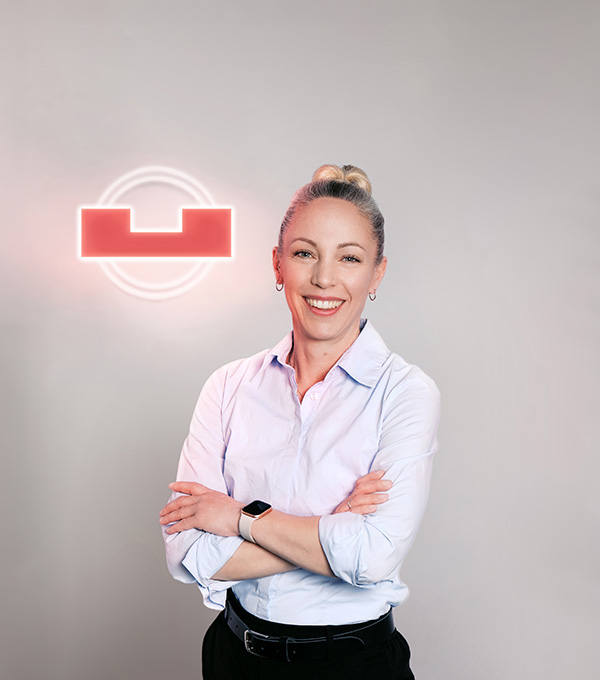 Frau Sandra Hoss